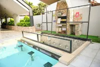 Modern 4-bedroom house in enchanting Victoria Falls with AC, Pool & WiFi