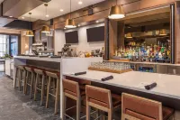 DoubleTree by Hilton Lafayette East - bar
