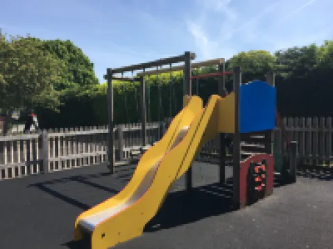 Royal Oak Hotels in Birkenhead