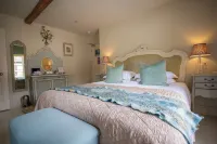 The New White Lion Hotels in Llandovery