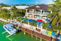 5 Bedrooms, Pool/Spa Heated, Bikes, Kayaks, Game Room, Elevator, Deep 75' Dock. Hotels in Key Colony Beach