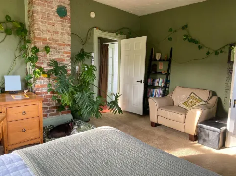 Upstairs at Thevictorian - Lush Walkable and Dog-friendly Retreat - Steps From Downtown Bellingham