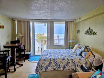 Gorgeous Ocean View!! Available for Thanksgiving!! Daytona Beach Marina附近的飯店