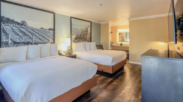 The Orchard Hotel Ukiah Wine Country Free Breakfast, Pool, & Hot Tub