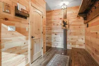 Eagles Bluff 6 Br Lakefront Cabin on 20 Acres