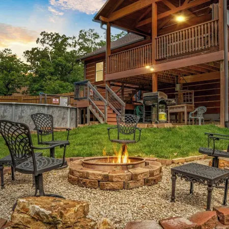 Teals Treasure Secluded Lakeside Cabin for 8!