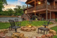 Teals Treasure Secluded Lakeside Cabin for 8!