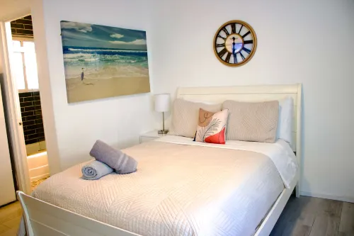 Beach Essentials and Cozy Ambiance - Charming Coastal Retreat Hotels in Hollywood