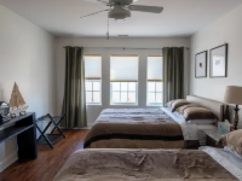 Luxury Downtown Getaway: 2BR Condo Near New Buffalo’s Top Attractions! Hotels in New Buffalo