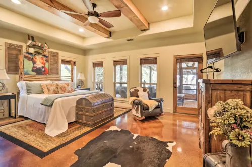 Secluded Country Hideaway w/ Fire Pit & Pool! - Homestays