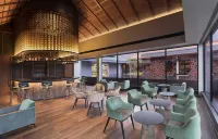 Hilton Hyderabad Genome Valley Resort & Spa - С баром