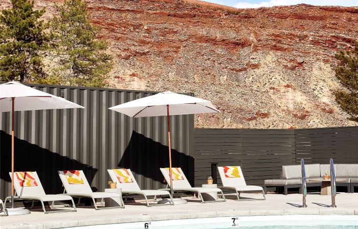 Slackline Moab, Outset Collection by Hilton