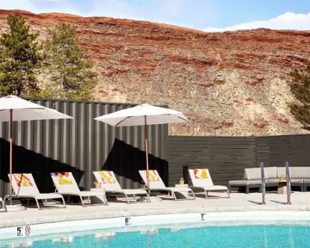 سلاكلاين مواب، ٔوتسيت كوليكشن باي هيلتون فنادق في مواب