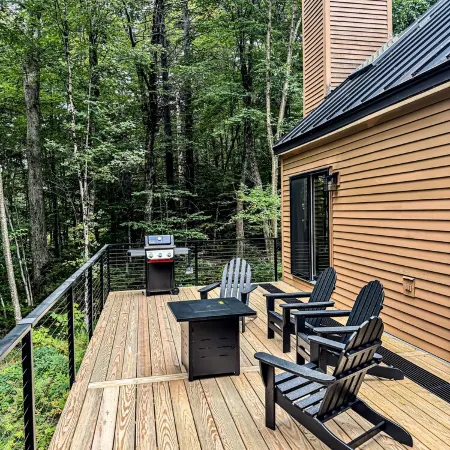 The White Birch • Cozy Luxe Ski Cabin • 7 Min to Mount Snow
