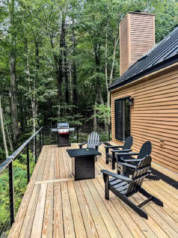 The White Birch • Cozy Luxe Ski Cabin • 7 Min to Mount Snow