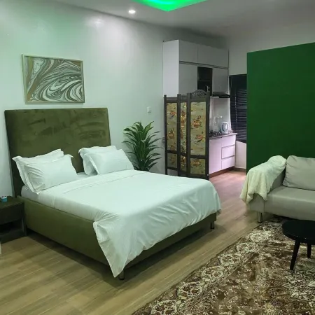 6129 Luxzri Apartment