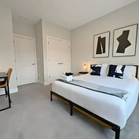 Modern 4BR with Parking - WV rep 4