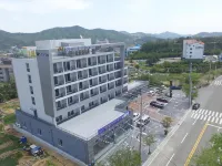 Yeosu-si noblehotel Hotels near Dolsan-eup