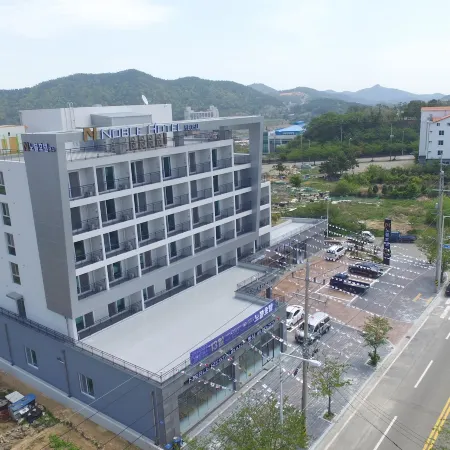Yeosu-si noblehotel Отели рядом с достопримечательностью «Кобуксон»