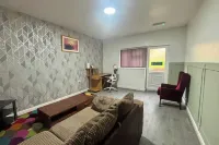 1 Room Ensuite Flat - Sleeps 2 With Sky Full Fibre - Wifi