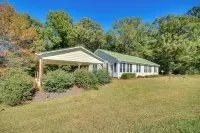 Peaceful & Convenient Country Retreat in Lexington - 3-Star