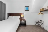 New Downtown Lux 3BR Free Parking, AC & Wi-fi - 2-Star