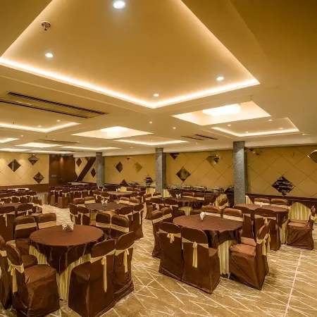 HOTEL TEN SQUARE - 5 Minutes from The Taj Mahal