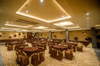 HOTEL TEN SQUARE - 5 Minutes from The Taj Mahal