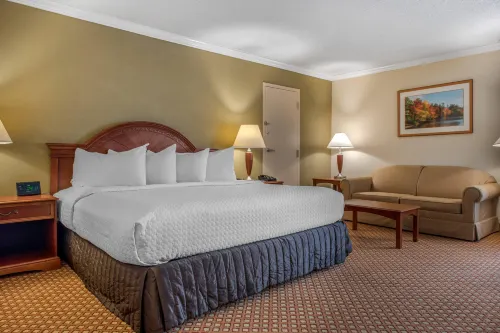 Quality Hotel Conference Center Cincinnati Blue Ash - 2-Star