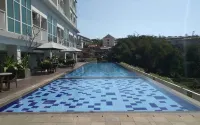Monochrome Studio Room at Taman Melati Jatinangor Apartment by Travelio - Pools