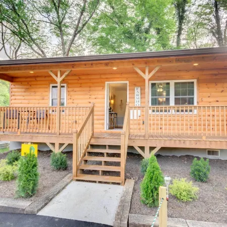 Smoky Mountain Cabin w/ Hot Tub & River Views!