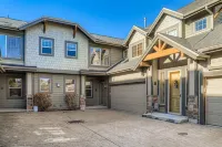 Foxpoint Cottage 3 Bedroom Townhouse by RedAwning