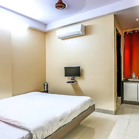 Hotel Aashish Deluxe Lodging, Kolhapur