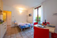 Budget Village Apartments - Porto Letizia