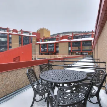 Spacious Condo in the Heart of Center Village - Pet Friendly - VS367 by Redawning