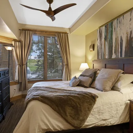 Eagleridge Lodge 201 2 Bedroom Condo by RedAwning