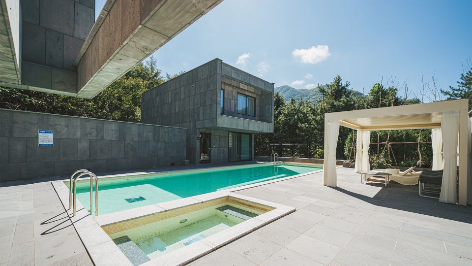 Villafuzz Pool Villa