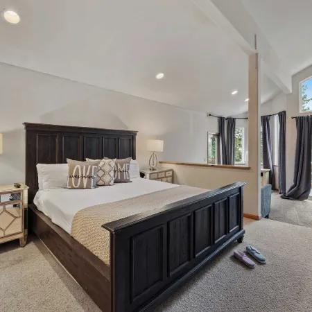 Sparrow by AvantStay Modern Mountain Retreat w Hot Tub Pool Table Games