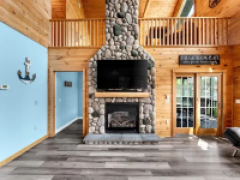 Lakefront Lodge w/ Indoor Hot Tub - Sleeps 19