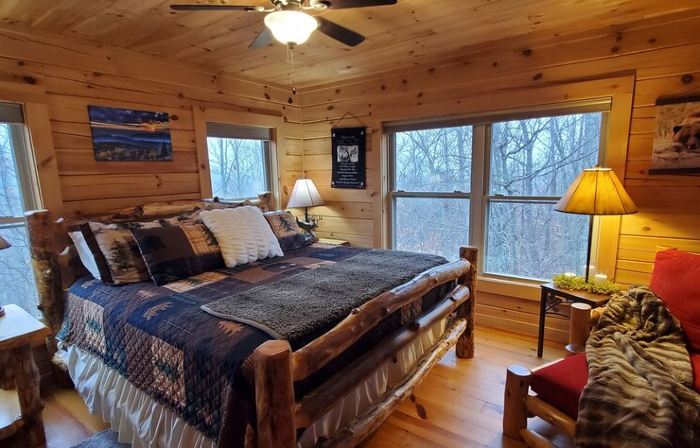 Private Stunning Mtn Views LogCabin Jetted Tub EV Charger Wifi 15 Min-Lake James
