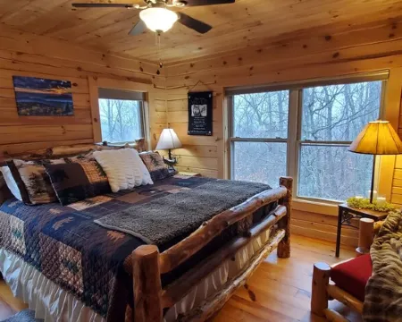 Private Cabin, Mountain View, Fireplace, Jetted Tub, Game Room, EV Charger โรงแรมในMcDowell County