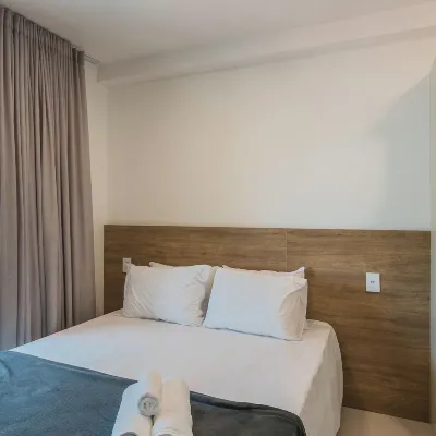 Apt w/ Balcony 290 m From the Beach Hoa0308 Hotels near Ondina Beach