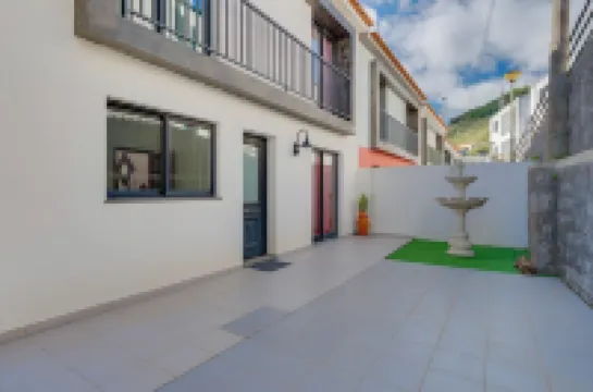 Andrade's Villa by HRM