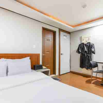 Motel Palace Rooms
