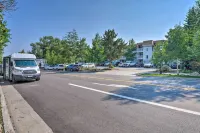 Ski and Unwind Fireside Main St Condo in Tannhauser - Pet friendly