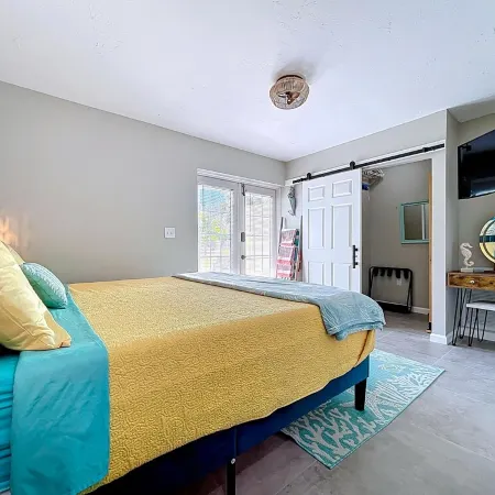 Wonderful Canal Front Condo on Lbk! Bring Your Boat!Cabana Beach Club Unit 11.