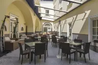 Seven Hostel & Rooms