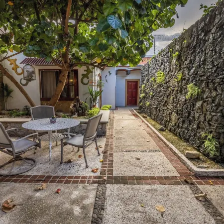 Las Mariposas Hotel & Studios