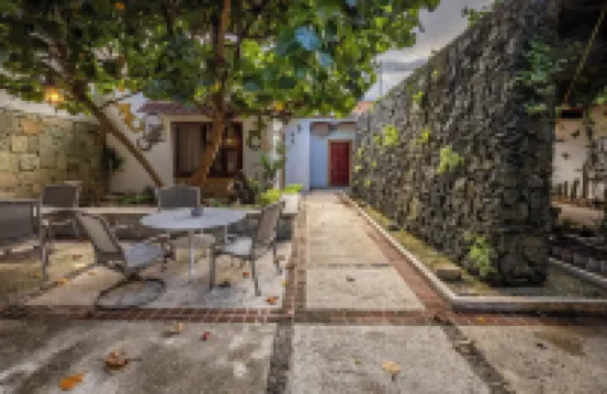 Las Mariposas Hotel & Studios