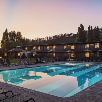 High Country Motor Lodge - Near Nau and Downtown Hotels near Coconino National Forest